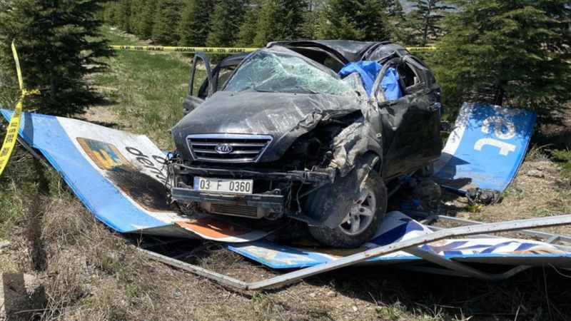 Isparta'da otomobil tabelaya çarpıp takla attı: 1 ölü