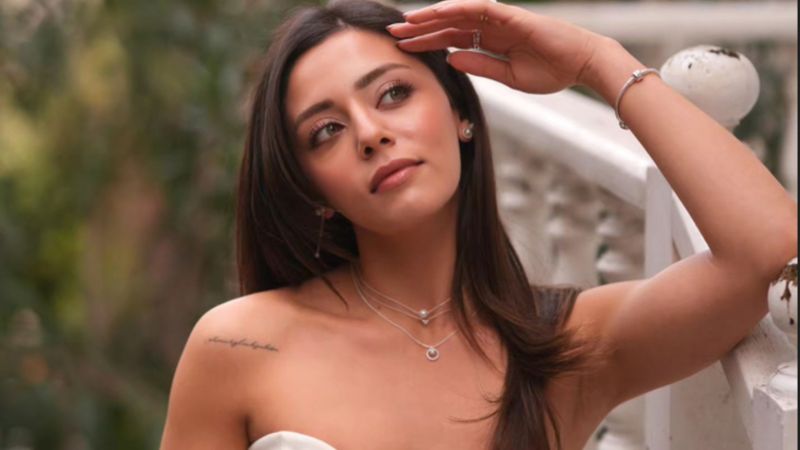 Kızılcık Şerbeti'nin Doğa'sı Sıla Türkoğlu son pozlarıyla gündem oldu! Bakan bir daha baktı