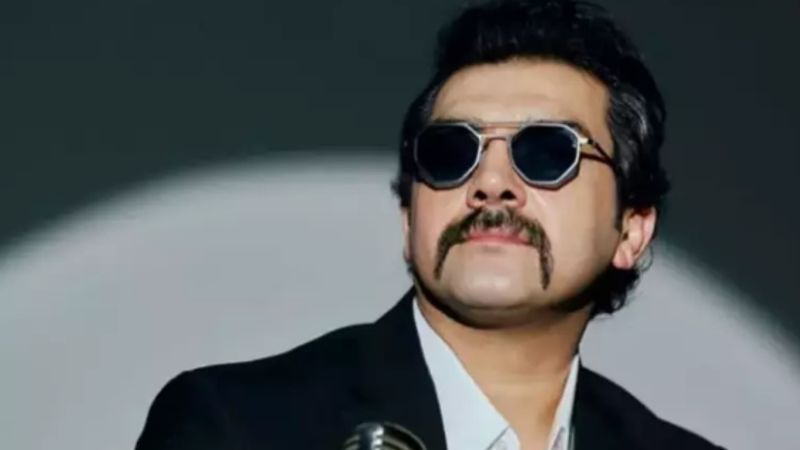 Popstar Bayhan evinin kapılarını açtı! Tespih koleksiyonu gündem oldu