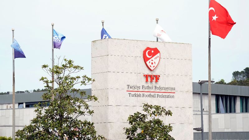 Galatasaray ve Beşiktaş, PFDK'ya sevk edildi