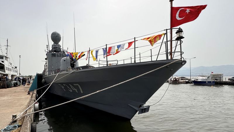 Kocaeli'nde 23 Nisan coşkusu: TCG Fırtına hücumbotu ziyarete açıldı