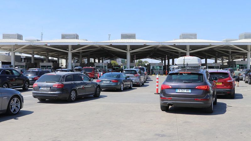 Gümrüklerde ve havalimanlarında bayram yoğunluğu