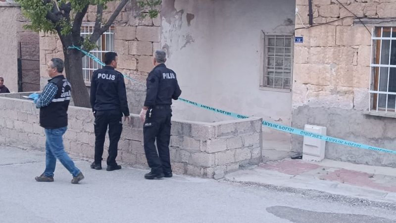 Niğde'de evde otururken tartıştığı kişiyi tüfekle başından vurdu