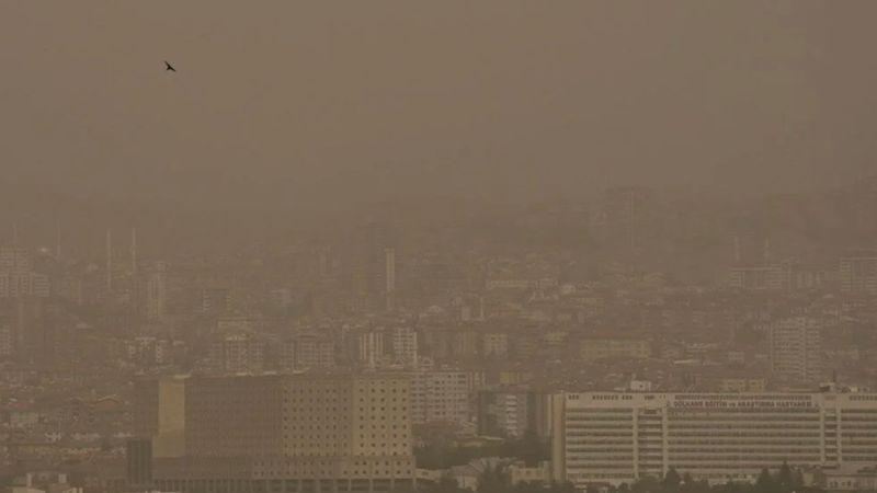 Türkiye çöl tozunun etkisi altında: Hastalıkları da beraberinde getiriyor