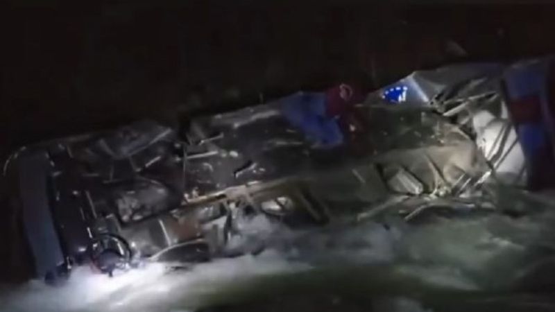 Peru'da otobüs kazası: 25 ölü