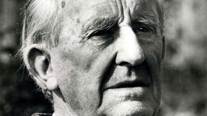 Kendi dilini tasarlayan bir usta: J. R. R. Tolkien kimdir