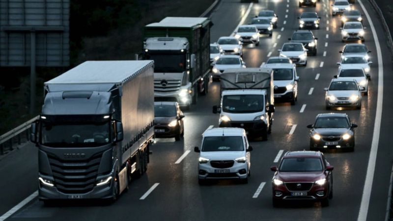 İstanbul'da trafik sıkışıklığı yıllık 10 milyar dolar kayba neden oluyor