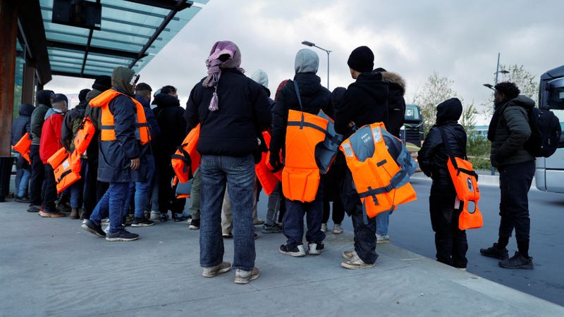 Göçmenler, İngiltere'den Ruanda'ya sınır dışı edilmemek için İrlanda'ya kaçıyor