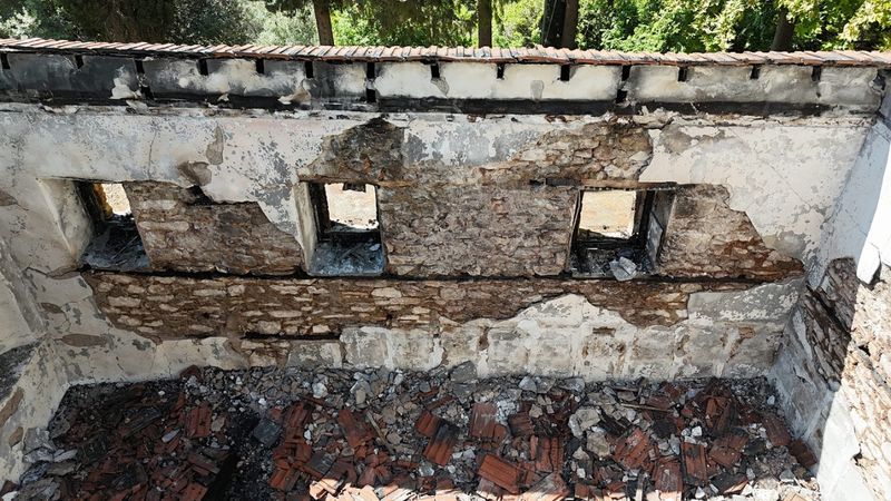 Yunanistan'da kilise kundaklandı