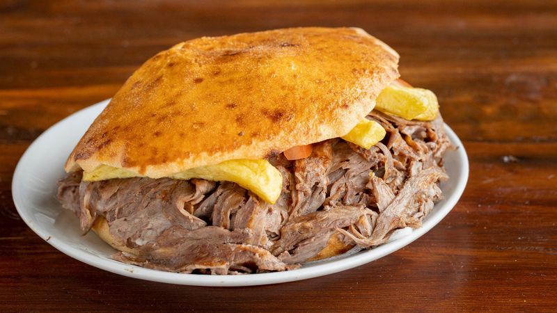 Dönerciler tarif isteyecek: Yarım kilo unu olan kolları sıvasın! Doyulmaz lezzet...