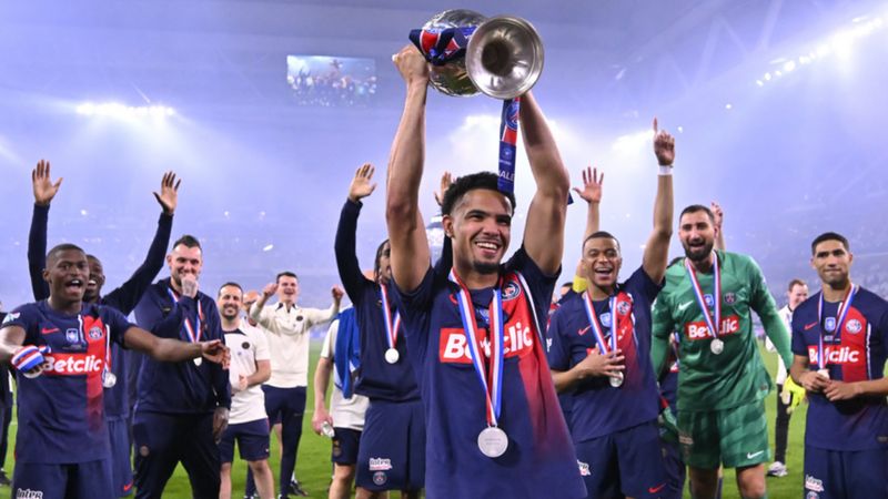 Paris Saint-Germain sezonu 3 kupayla tamamladı