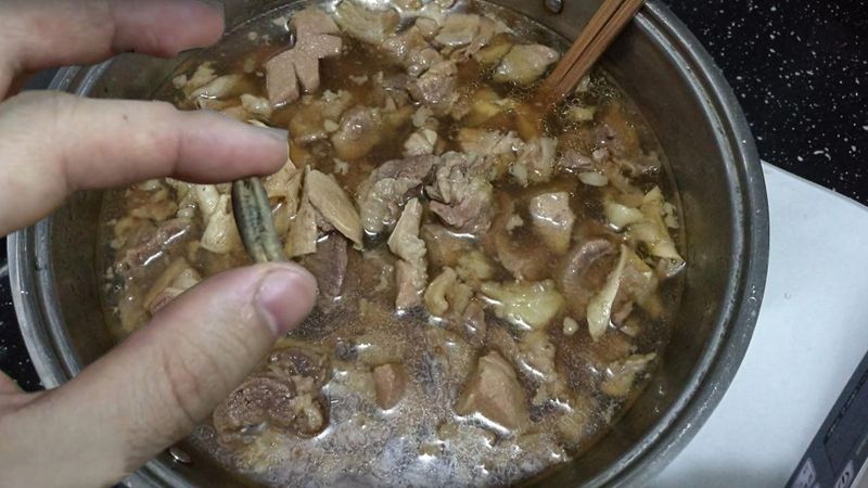 Et haşlarken o çekirdeği suya atın, hem yumuşacık olsun hem de vitamini katlansın...