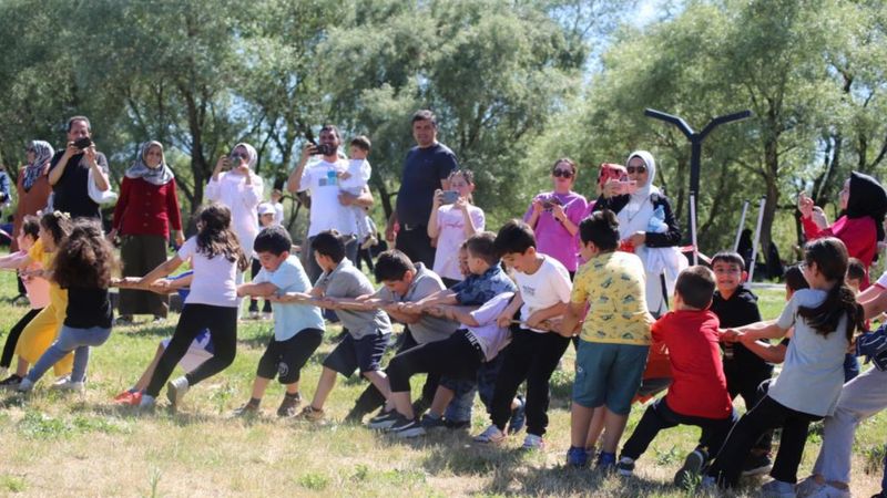 Muş'ta çocuklar “Muşvivor” parkurunda doyasıya eğlendi