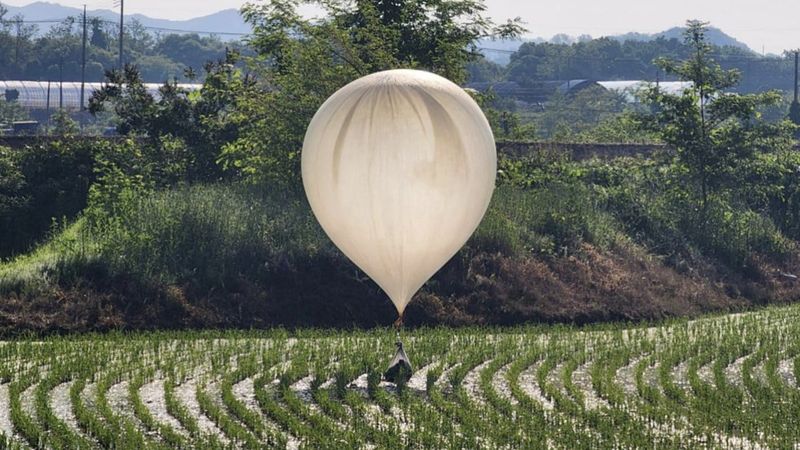 Koreler arası balon savaşında son durum: Broşür dolu balon gönderdiler