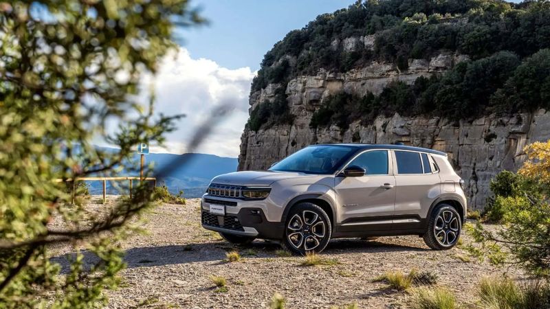 Jeep Avenger ailesine hibrit motor seçeneği eklendi