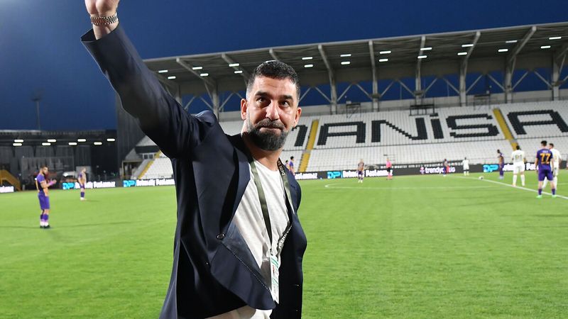 Arda Turan'dan esprili paylaşım: TV'ye çıktım