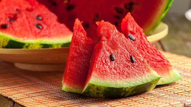 Aç karnına 1 dilim karpuz yiyin, o sorunları ortadan kaldırın…