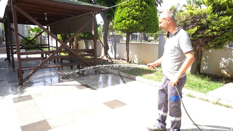 Antalya'da Kurban Bayramı için camiler temizlendi