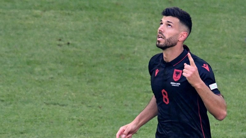 Klaus Gjasula, tarihe geçmeyi başardı