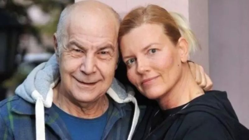 Şarkıcı Mazhar Alanson'un eşi Biricik Suden, kaslı sırtını gösterdi!