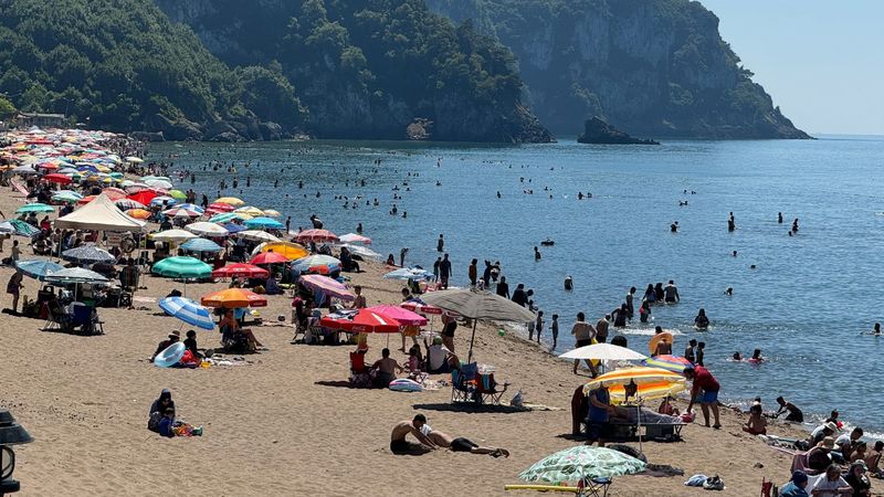 Bartın'da tatil yoğunluğu: Araç geçişleri engellendi