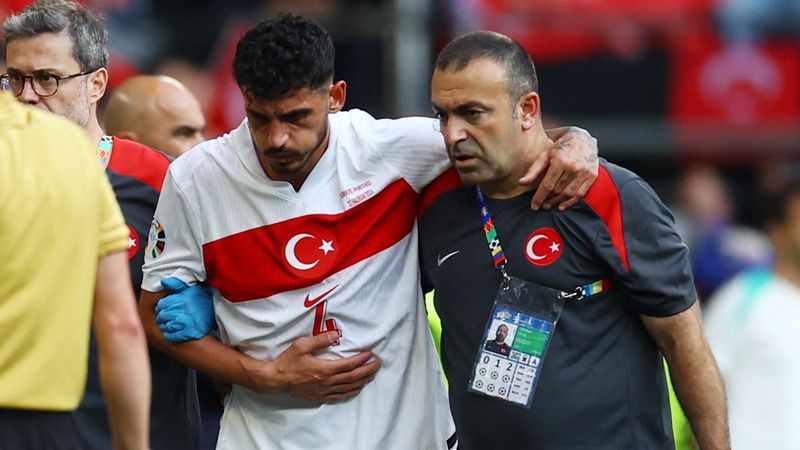 Savunma hattında sorun var! Abdülkerim cezalı, Samet sakat