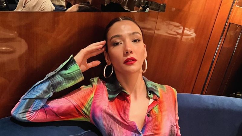 Aybüke Pusat son pozlarıyla sosyal medyayı salladı! 'Güzelliğin şaka mı?'