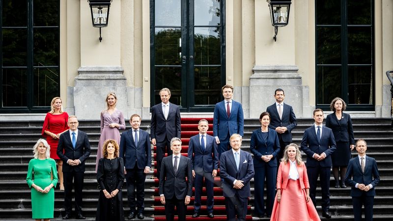 Hollanda'da aşırı sağ-merkez sağ koalisyonu kuruldu