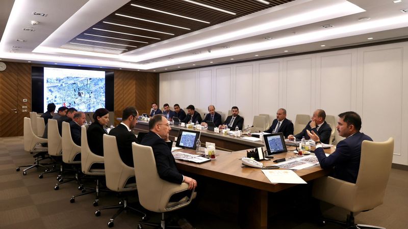 Murat Kurum: Yaralarımızı sarana kadar daima deprem bölgesindeyiz