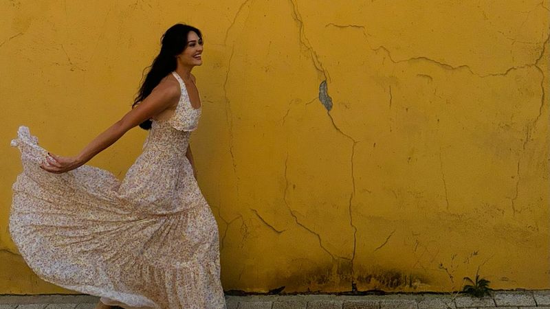 Oyuncu Esra Bilgiç, gözlerini paylaştı! Yayınladığı fotoğraflara beğeni yağdı