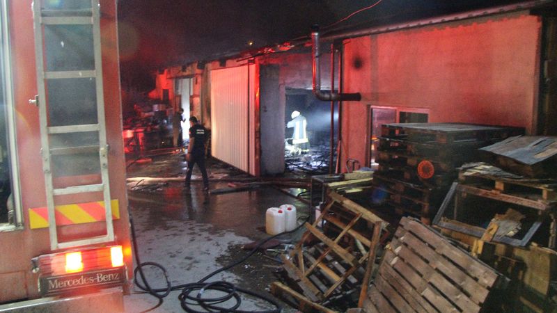 Amasya’da nakliyat deposunda korkutan yangın