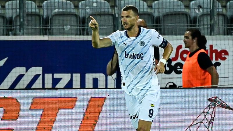 Edin Dzeko, Lugano deplasmanında attığı 3 golle dikkat çekti