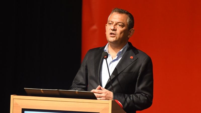 Özgür Özel: 15 Temmuz'a tiyatro diyen eksik akıllıdır