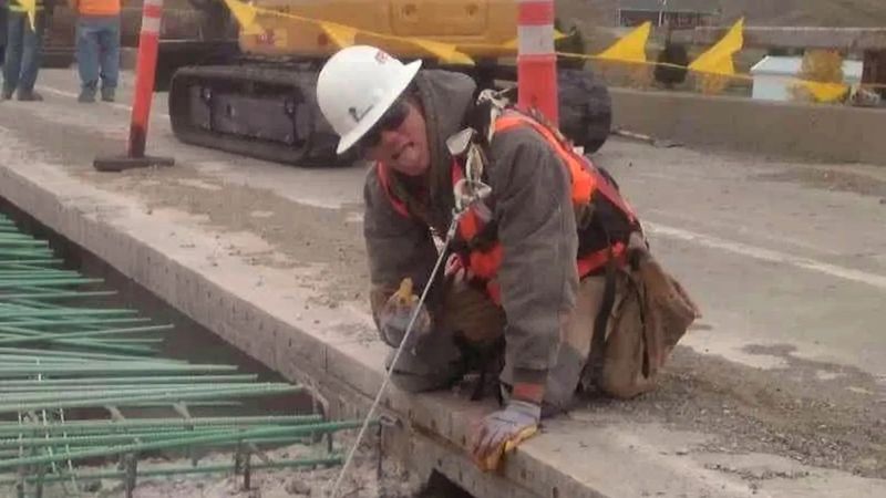 Üzerine 4 ton düştü, bedeni ayrıldı! Son hali sosyal medyaya damga vurdu