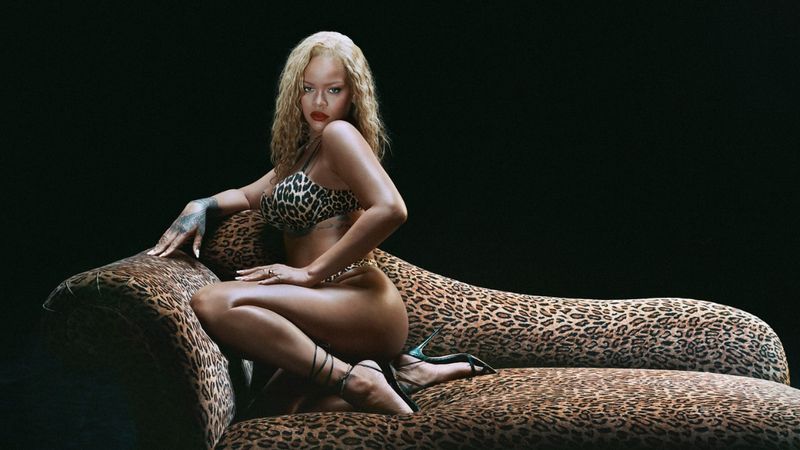 Rihanna'nın karnaval tarzı! Büyük kanatlı kostümü gündem oldu