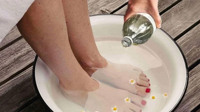 Ayakları sirkeli suda bekletmek bakın ne işe yarıyormuş