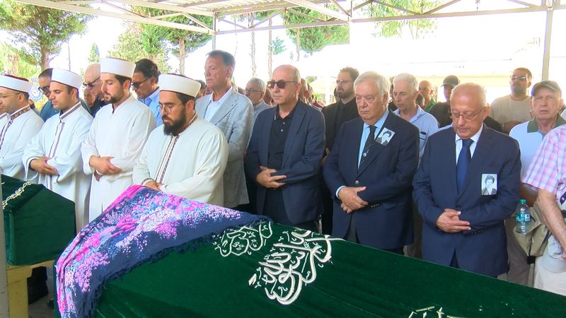 Türkiye, ilk kadın beyin cerrahına veda etti: İstanbul’da toprağa verildi