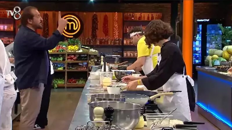 Masterchef’te gergin anlar: Mehmet şef küplere bindi! “Burası deneme yeri değil...”