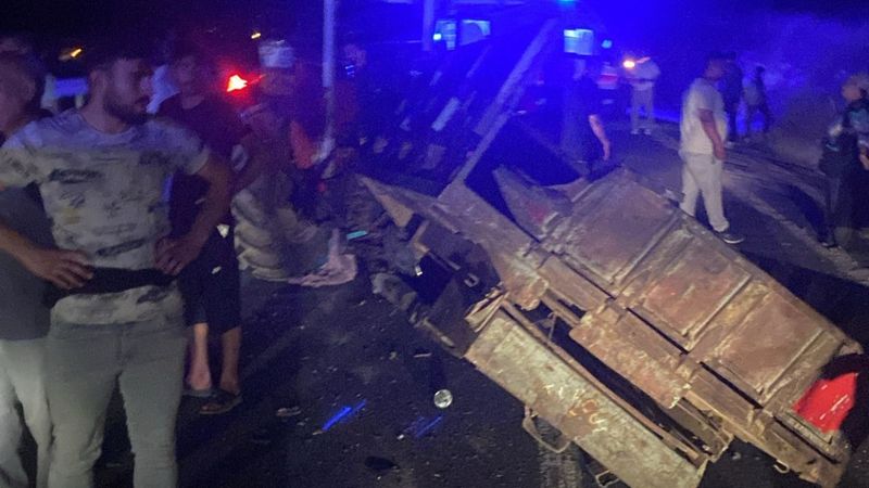 Mardin'de otomobil traktöre çarptı: 2 ölü, 3 yaralı