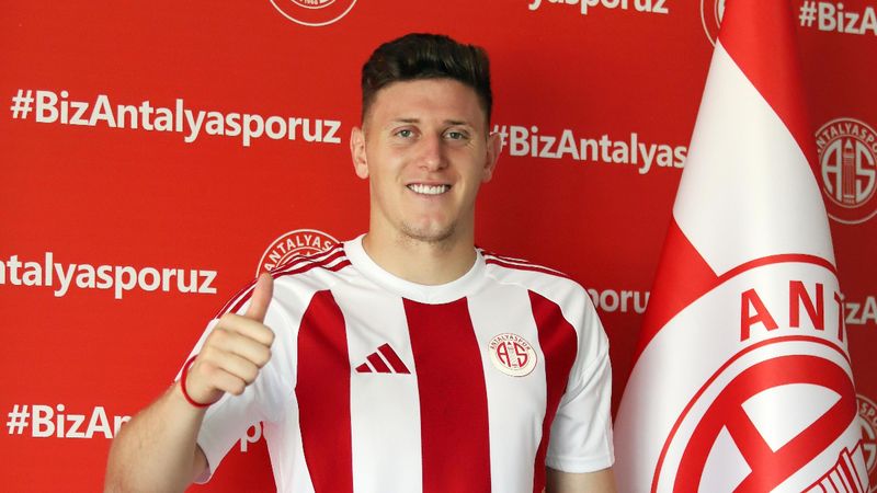 Antalyaspor, Adolfo Gaich için imza töreni düzenledi