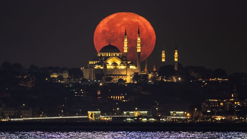 İstanbul'dan dolunay manzaraları