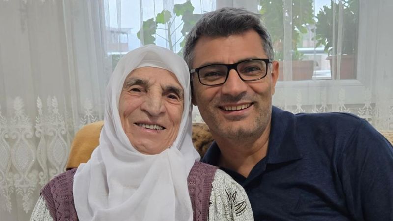 Yusuf Dikeç'in annesi ile olan fotoğrafına çirkin yorumlar yapıldı