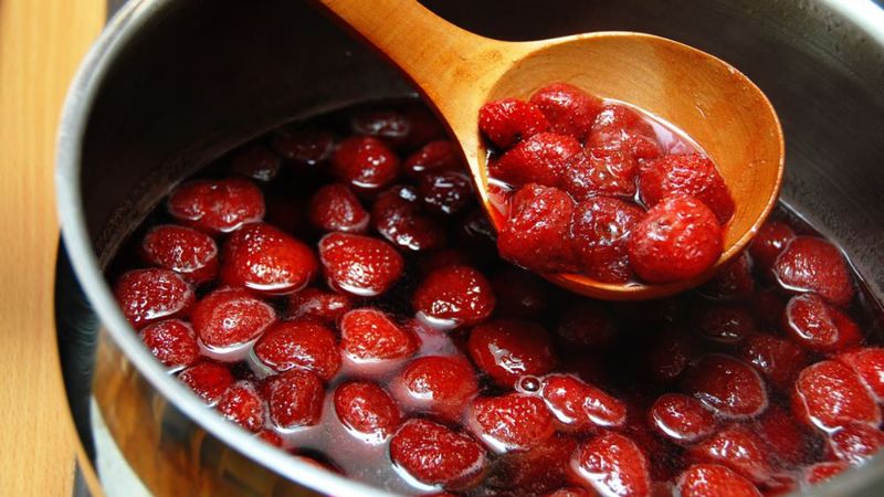 Airfryer'da reçel tarifi! Meyveler dağılmıyor, bir yiyen kavanozu sıyırıyor...