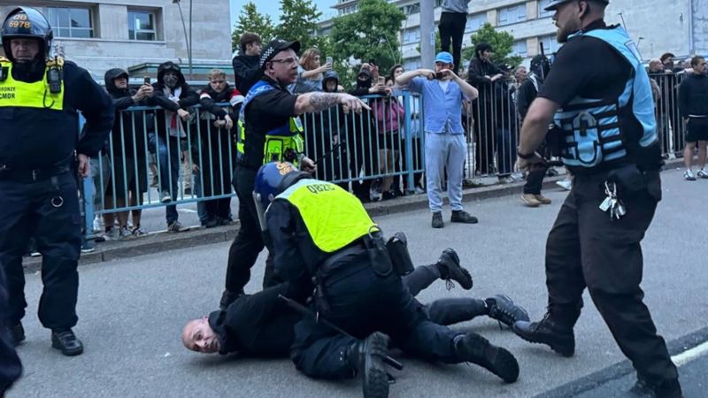 İngiltere'de aşırı sağ eylemlerine katılan 11 yaşındaki çocuk tutuklandı