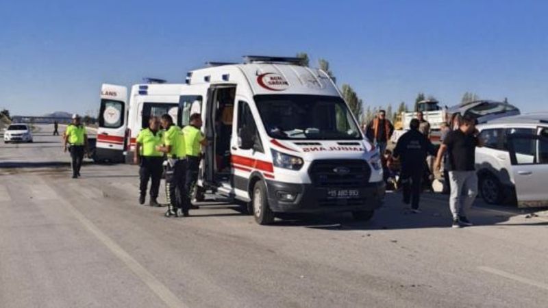 Burdur’da iki otomobil çarpıştı: 7 yaralı