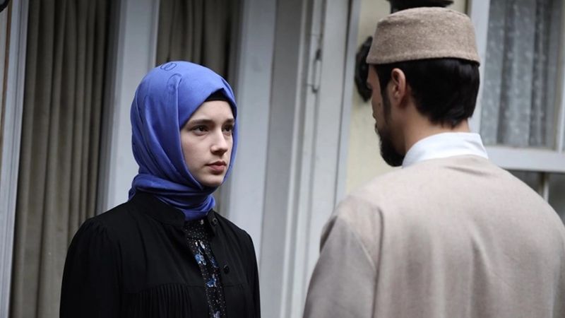 Kızıl Goncalar'ın Zeynep'i açıldı, pozlarına yorum yağdı! 