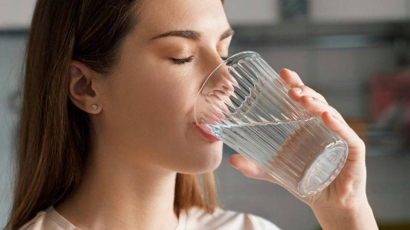 Yemeklerden önce mi, sonra mı yoksa yemek yerken mi? İşte, en doğru su içme zamanı...