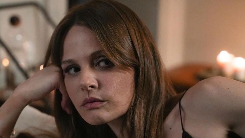 41'lik Naz Elmas'ın yatak sahneleri damga vurdu! 