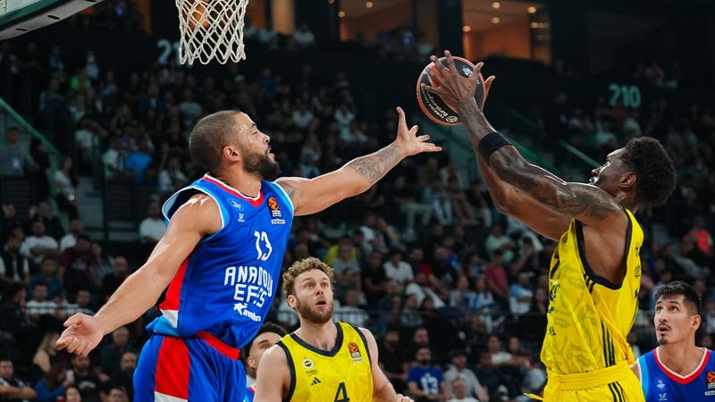 Avrupa'da Türk derbisi: Fenerbahçe, Anadolu Efes'i mağlup etti