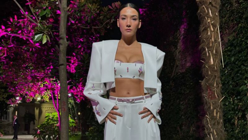 Aybüke Pusat iddialı minisiyle dikkat çekti! Takipçilerinden beğeni ve yorum yağdı...